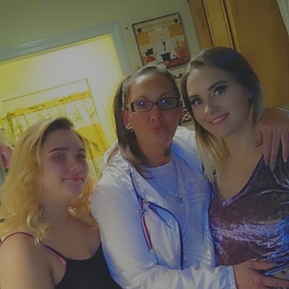 Meet your Posher, Gabby - Picture 1 of 1